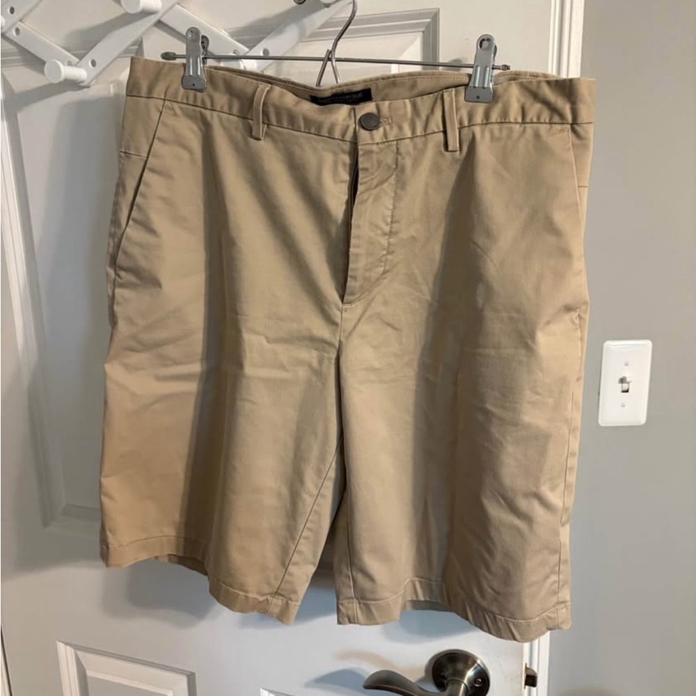 Banana Republic Men's Khaki Flat Front Shorts